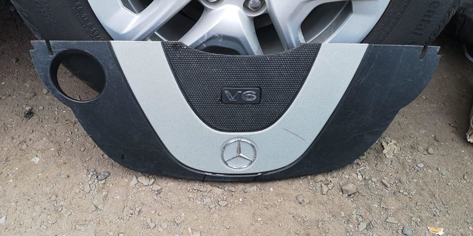 TAPA DE MOTOR MERCEDEZ BENZ